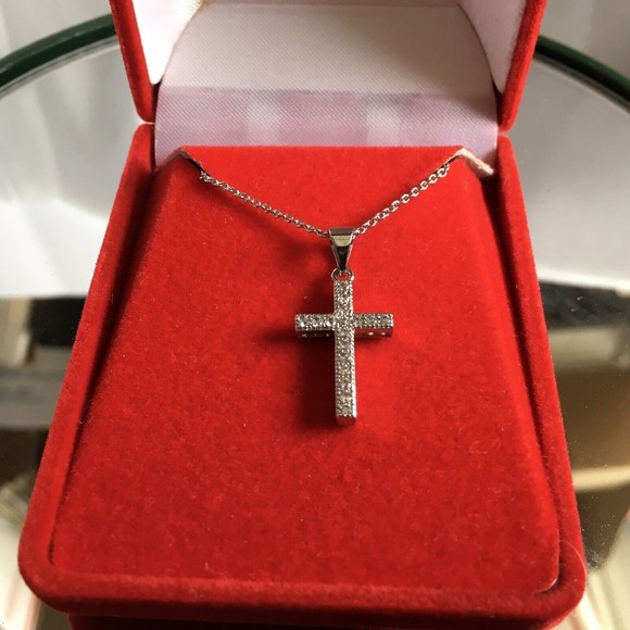 IBB Silver Tone Crystal Cross necklace - Picture 1 of 5